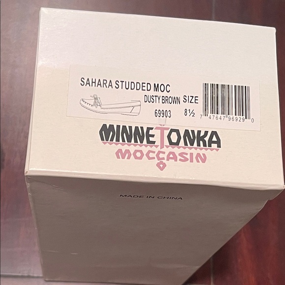 Minnetonka Tan Suede Moccasins with Bow - Picture 5 of 5